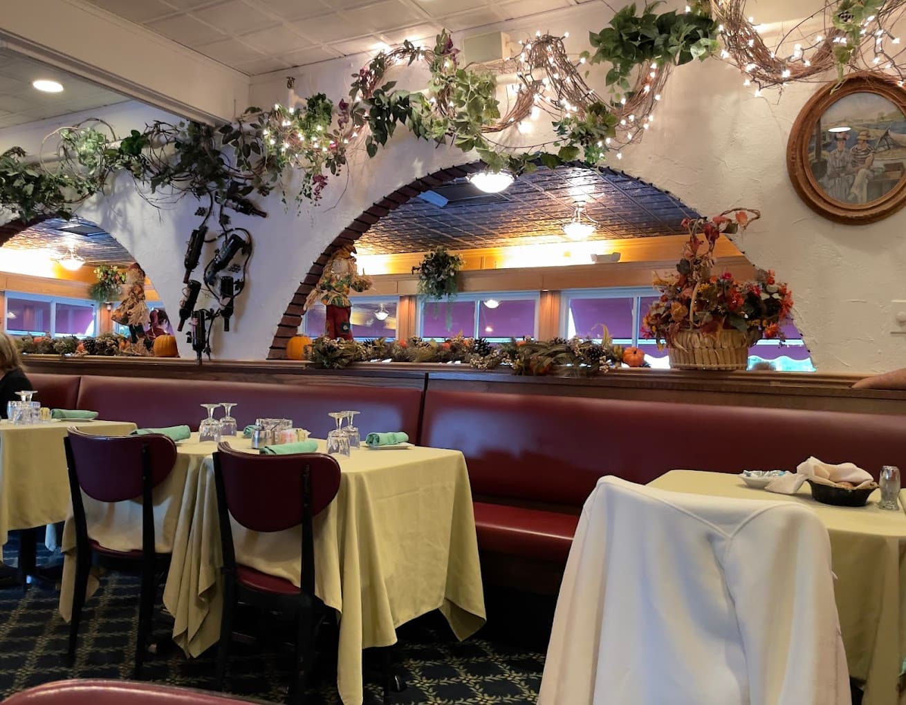 Ivy-draped brick archways over booth seating in Mario's dining room