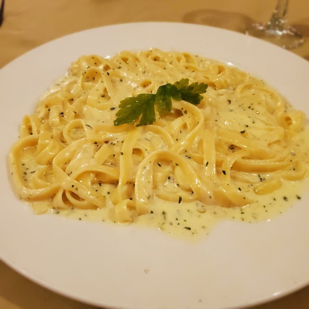 Classic fettuccine alfredo in a creamy parmesan sauce